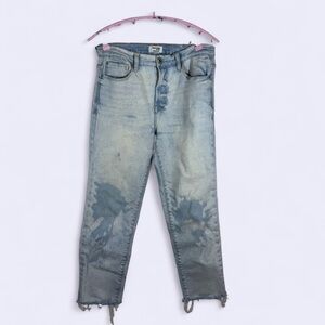 Kensie Jeans “The Amber” Vintage Luxe Light Wash Distressed Hem Jeans